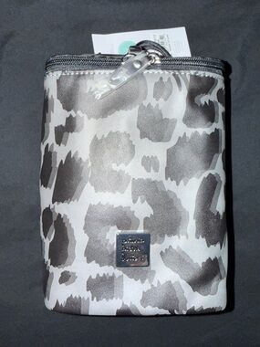 Petunia Pickle Bottom